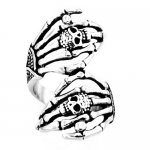 FSR20W77 skull hand claw ring