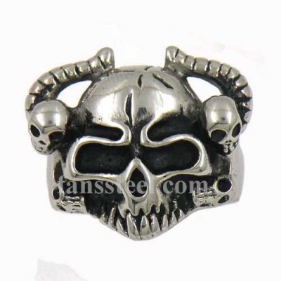 FSR09W30 skull with roll horns ring