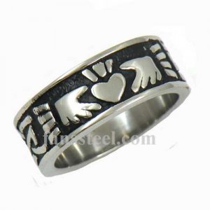 FSR09W29 Irish Claddhah ring